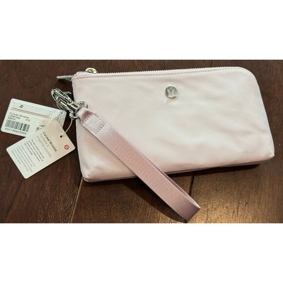 Lululemon Curved Wristlet Clutch W9FZ4S in MEPK Meadowsweet Pink NWT - Picture 2 of 13